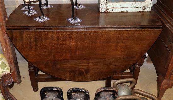 An 18th century oak gateleg table (re-tipped), W.122cm